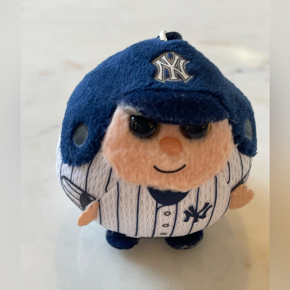 TY Beanie Ballz New York Yankees Plushie Player Keychain